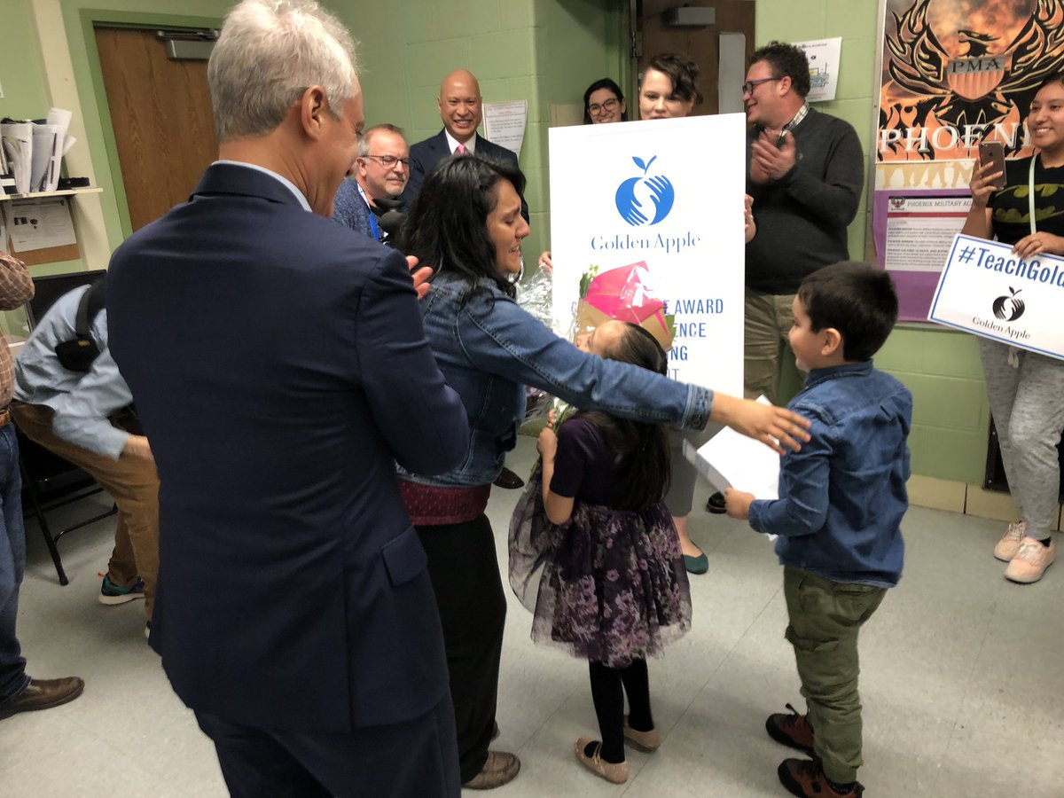 alanmather's tweet photo. Kudos to @lraygoza2 who was surprised my @ChicagosMayor as she was honored as a @goldenapple_il recipient. The whole @PMAFirebirds crew &amp; her family was there to share in the excitement! #TeachGolden @ChiPubSchools https://t.co/GueS1HhAz2