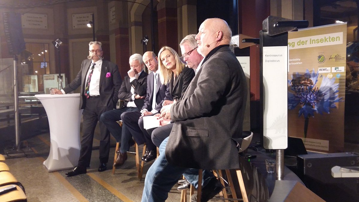 Disk im @MfNBerlin zum #TagderInsekten morgenpost.de/bezirke/mitte/… (BM bringt Tage durcheinander) Reckhaus von  <a href="/InsectRespect/">Insect Respect</a> beindruckend.  #Insektensterben #Insektenlobby @NinaRugeLive moderierte. Einf Volk.Angres <a href="/ZDF/">ZDF</a> volles Progr <a href="/nw_weitblick/">Netzwerk Weitblick</a>  <a href="/NABU_de/">NABU 🦤</a> @bmu @InsectNews