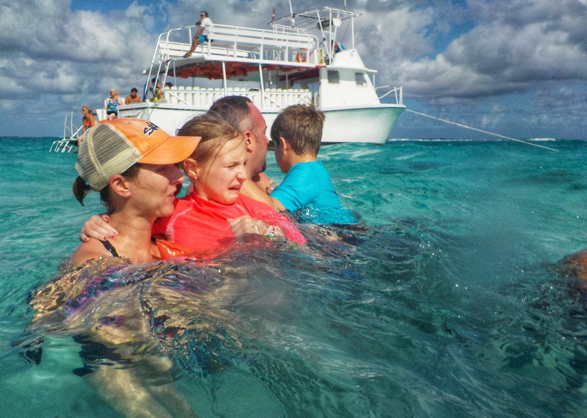 tt2travel's tweet photo. Way back Wednesday takes us to Grand Cayman Islands and Stingray City! Not one the kids favorites (Paige’s face says it all) but Blake and I loved it!! The stingrays were so soft to touch, and even smiled for pictures!!! #homeschoolanywhere #travelinghomeschoolers https://t.co/RATl9XufK7