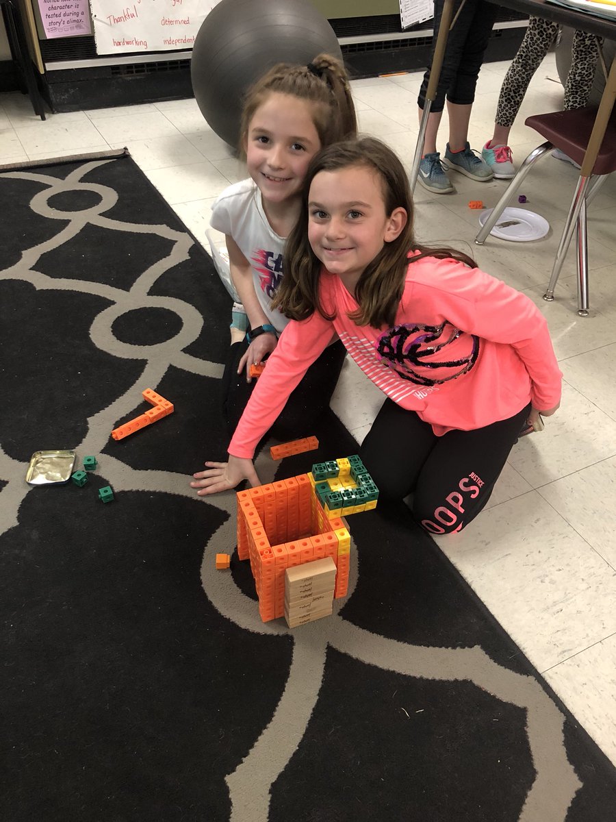 MrsStuhlsatz3's tweet photo. A few months ago some of my students asked me if they could stay in the classroom for their afternoon recess when it was indoors and build/create. I love to see the creations they do during this time! #1students #redbud132 https://t.co/vSwfZYLrxL