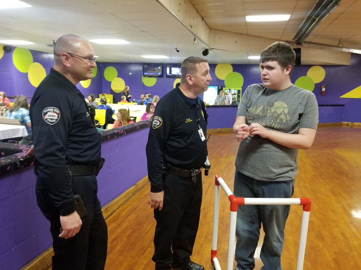 marion_police's tweet photo. We particularly enjoyed hosting our first sensory friendly event in the first hour of our free skate night. Glad to welcome kiddos who may not normally be able to enjoy this experience. Thanks to Graphic Packaging of Marion for your support & MCS Food Services! #TrueBlueMPACT https://t.co/Fe8GcEa7Ei