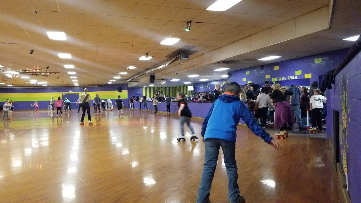 marion_police's tweet photo. We particularly enjoyed hosting our first sensory friendly event in the first hour of our free skate night. Glad to welcome kiddos who may not normally be able to enjoy this experience. Thanks to Graphic Packaging of Marion for your support & MCS Food Services! #TrueBlueMPACT https://t.co/Fe8GcEa7Ei