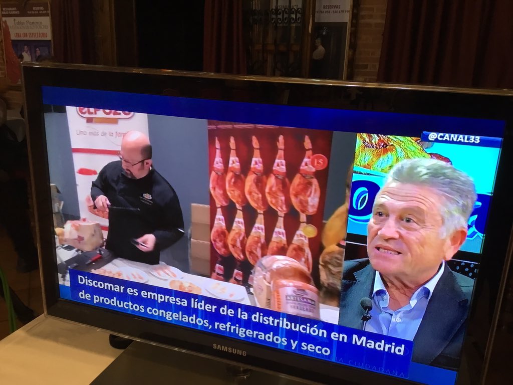 CANAL33's tweet photo. En la tercera feria de degustación de @Discomar_ que se celebró en @Metropolitano asistieron 30 expositores y 1.500 personas. Entrevistamos a Columbiano Moreno, gerente de Discomar https://t.co/F0N0EZiSKo