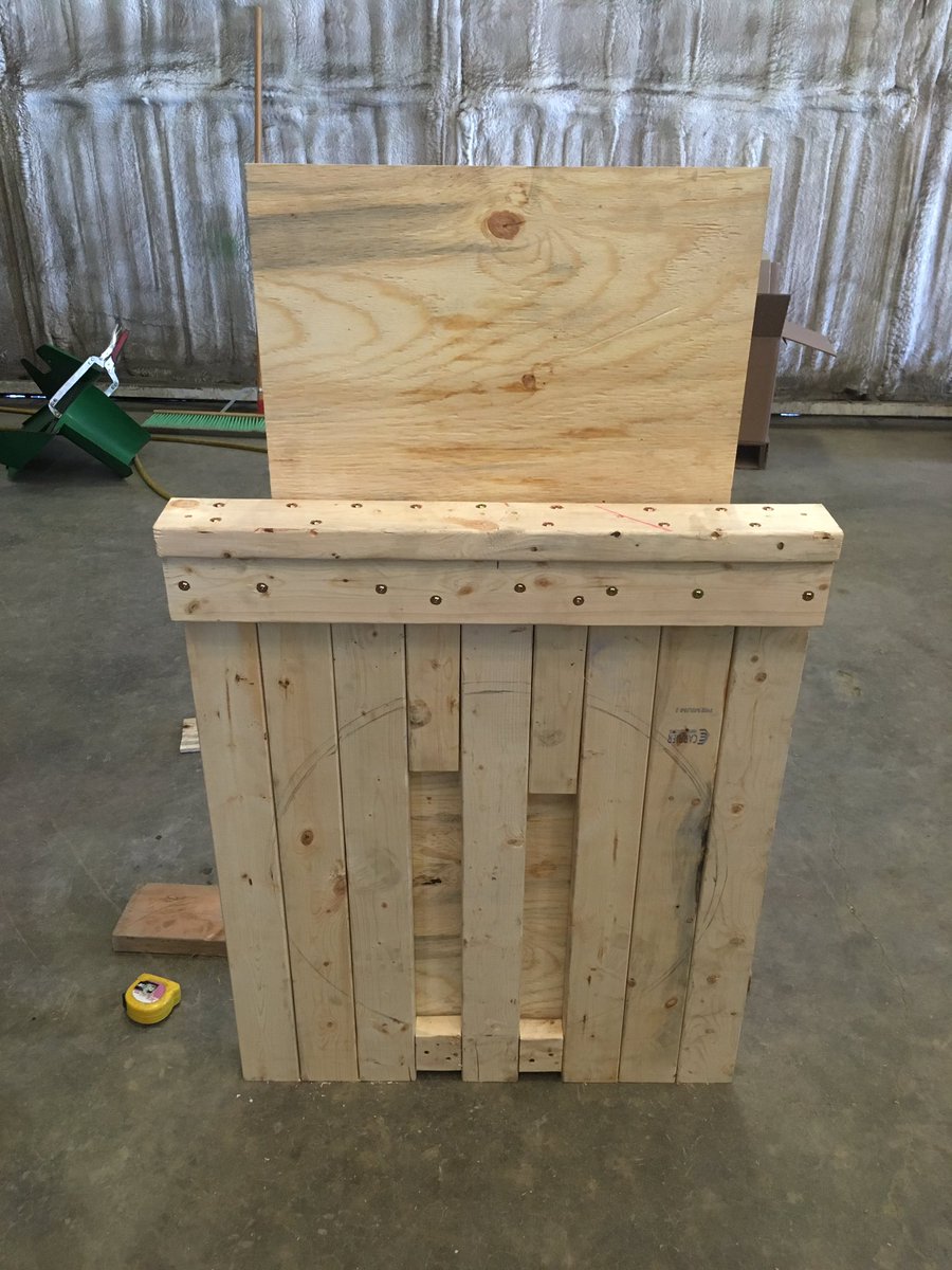 HesperFarmer's tweet photo. Project of the day for the Township. Should be a good temporary solution till we get a permanent one. #spring19 #thaw19 #controlerosion https://t.co/nER0ts5SeZ
