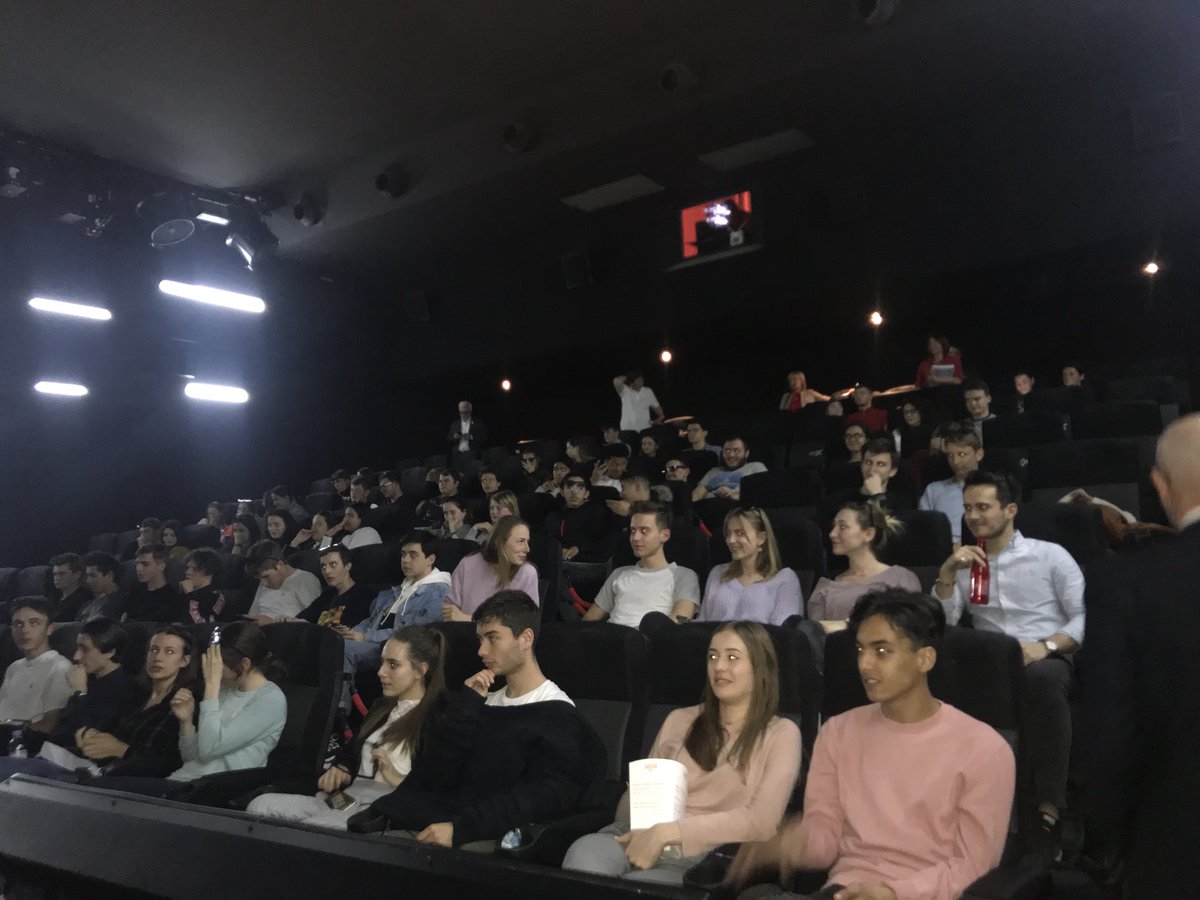 jalbertini84's tweet photo. Projection Privée au cinéma pour 200 jeunes avignonnais invités par @KedgeBS et @CE_CEPAC : une belle opération organisée par les collaborateurs de nos agences pour faire connaître nos offres étudiants https://t.co/q61BCc4bZd