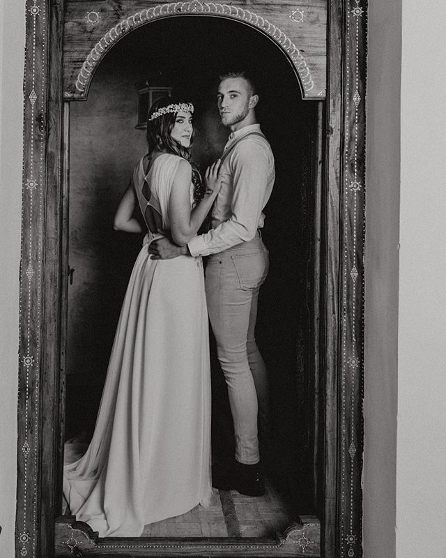 flashmariage's tweet photo. Superbe porte d’époque, de style arabo-andalou, qui a servi de cadre à notre joli couple.
@flashmariage #weddingphotographer #destinationwedding #bodasespaña #bodasevilla #weddingsevilla
.
* Models : Talia and Francisco
* Wedding Planner : @ld_eventos
* … https://t.co/pNPipfp1Fr https://t.co/SbsCejWq9a