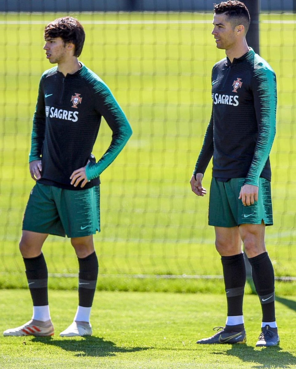 Cardaoricky's tweet photo. Eusébio>Chalana>@PauloFutre>@LuisFigo>@Cristiano>@joaofelix70
@selecaoportugal
#TodosPortugal #TodosContam #Nationscup #Euro2020 #responderemcampo #lendarios #respect #Fifa #ILoveThisGame #Legacy https://t.co/VmVNIoSTfG