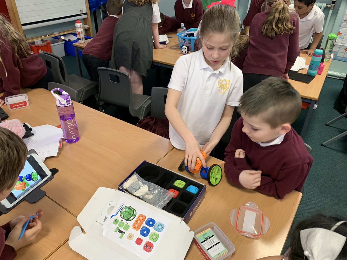 MrsCraikWQ's tweet photo. We had a really fun visit from the @ScottishSPCA yesterday. We watched a video about the sspca and all the fantastic work they do, answered questions to build a robot 🤖 and then coded our robot bunny to make it move! https://t.co/pcRj7EQeoB
