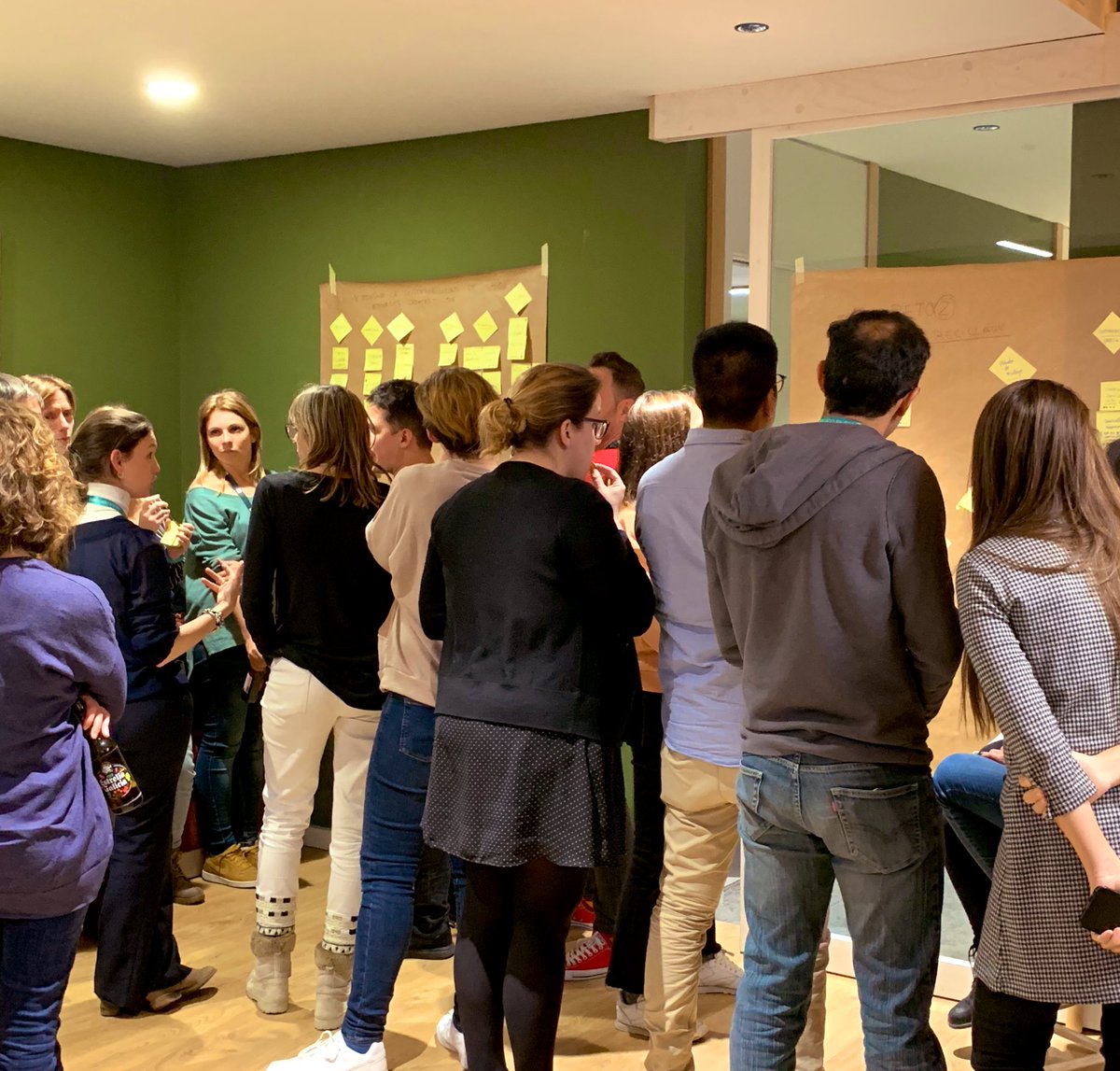 txell_mtz's tweet photo. Esta tarde en #TheCircularDesignWorkshop organizado por @uxerschool y @ecoembes! Nuestro reto: idear soluciones para recompensar a aquellos consumidores que apuesten por elegir envases más sostenibles.
#creativeproblemsolving #circulardesign #circulareconomy #ecodesign https://t.co/GR8yop89Cb