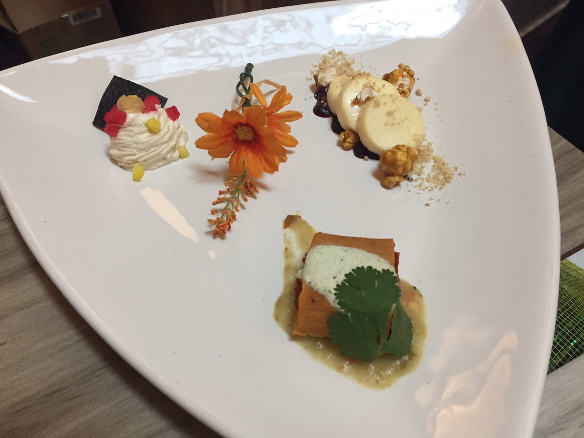 shawnchitnis's tweet photo. I came for the Hemp but stayed for the food!
Itโs #ColoradoAgDay and they had quite the spread at the State Capitol!
Hemp made it into one of the dishes this year and business owners hope to have a larger role next year!
#Hemp #AgDay #COLeg https://t.co/aq9tjhrFsw