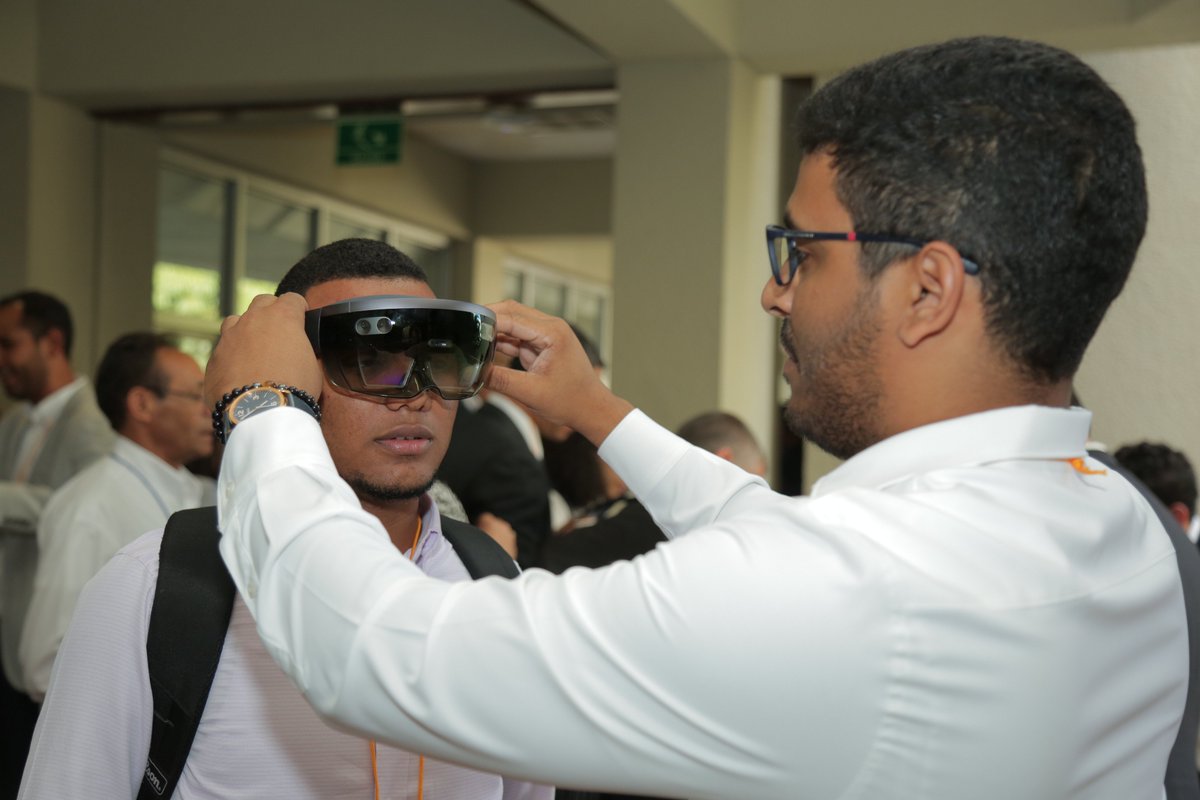 BarrickRD's tweet photo. Presentamos una Proyección Holografía 3d de nuestra presa de colas El Llagal, en el marco del 2do. Congreso Internacional de Geología Aplicada organizado por la Sociedad Dominicana de Geología SODOGEO. #Barrickrd #Mineriasostenible #Innovación #SODOGEO https://t.co/jGFl3VkN2F