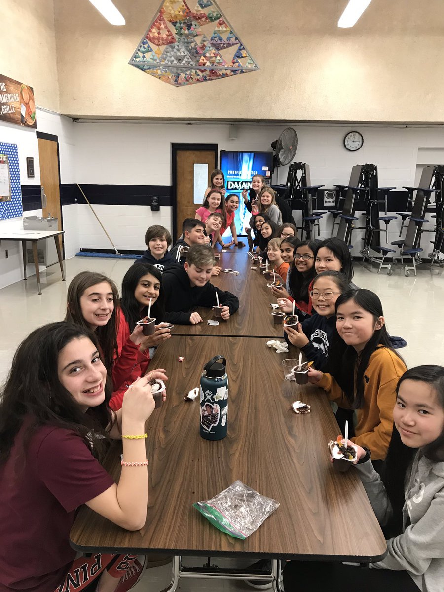MrsGraham_EBMS's tweet photo. Made dirt in hopes that the first day of spring will bring on the warmth so flowers can bloom! 🐛🌼🌷 https://t.co/yZPxRvXjNM