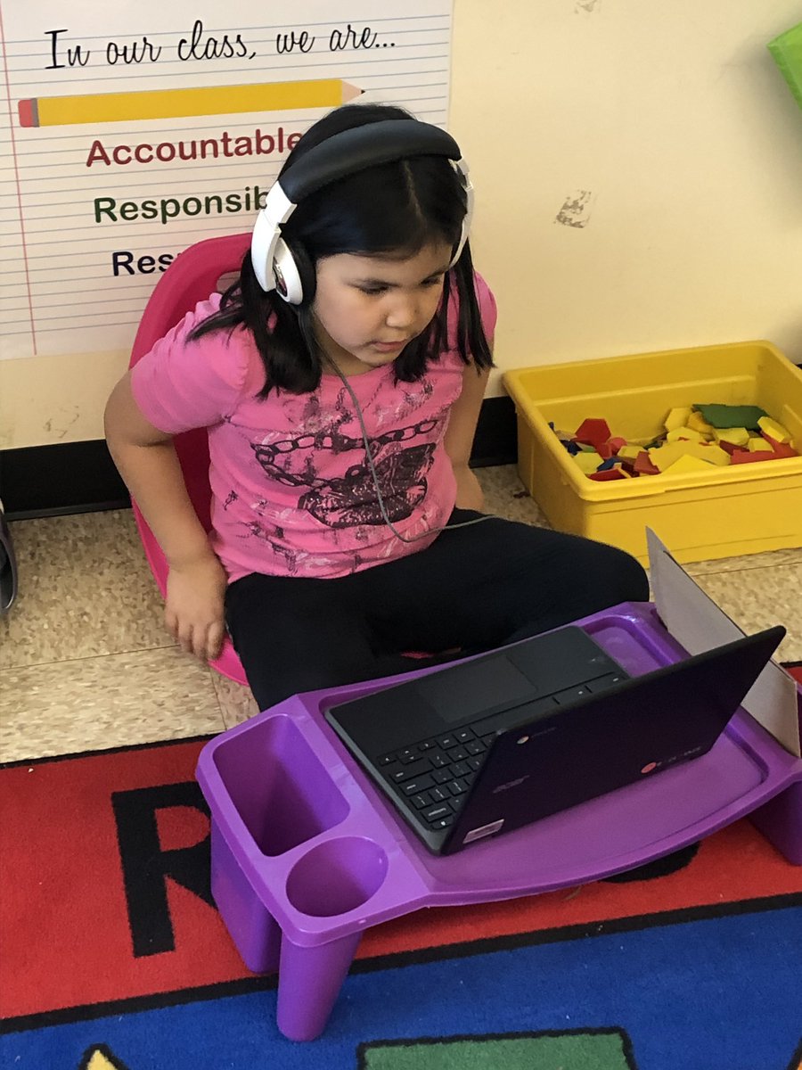 Mrs_Ps_class's tweet photo. Language centres. @TBCDSB_Hornets @tbc_schools @OECTAProv #grade2languagefun https://t.co/YhHEACRynO