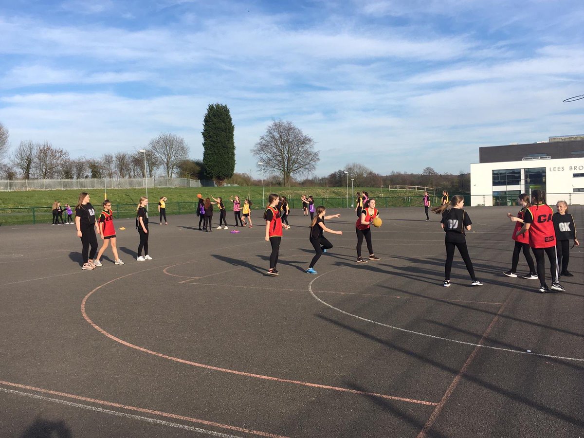 LeesBrookPE's tweet photo. The sun was shining and we took year 7 &amp; 8 netball practice back outdoors tonight! - 25 girls playing, 4 girls volunteering as coaches, 4 girls injured but still coming to support              #commitment #amazingteamspirit #proudmissfurness https://t.co/6vkiRGvd1j