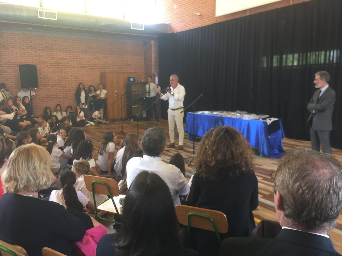 Remise des prix du concours Poeclic aux élèves du Lycée Français de Montevideo, du Lycée Santo Domingo et de l’Instituto Urguayo Argentino, en présence de l’Ambassadeur de France. 🇺🇾#Francophonie2019 <a href="/LyceeMontevideo/">Lycée Français Montevideo</a> <a href="/frances_StoDom/">francés Santo Domingo</a> <a href="/huguesmoret/">Hugues Moret 🌟🌟🇫🇷</a> <a href="/FranceenUruguay/">La France en Uruguay🇫🇷</a> <a href="/aefeinfo/">AEFE</a>