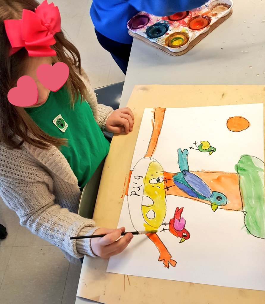frps_SilviaArt's tweet photo. Sweet kindergarten birds on the first day of Spring! ๐๐ป๐บ๐ฟ Students OBSERVED how to draw a bird and ENVISIONED their birds in a home. Then DEVELOPED CRAFT while painting. #artkidsartsmartkids #studiothinking https://t.co/PL4JqHGk8E