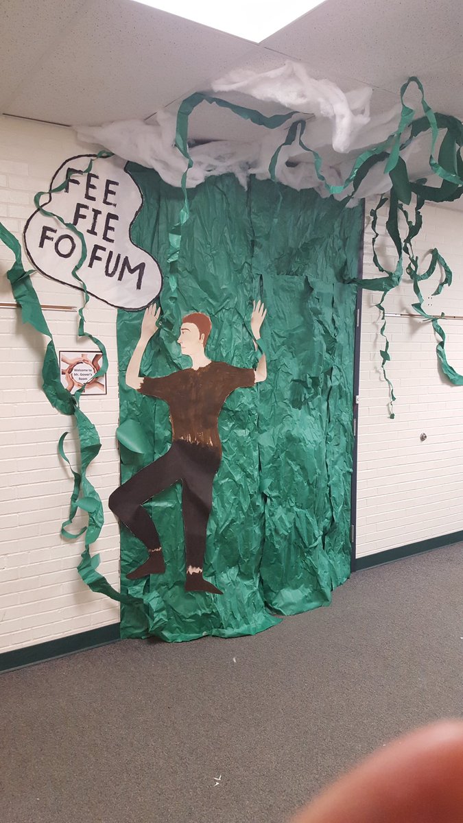PageTechEd's tweet photo. Tech Ed PRIDE door decorating is complete. Fee Fie Foh Fum we smell pizza😉
#WeAreLamphere https://t.co/bmUEg6GrZO