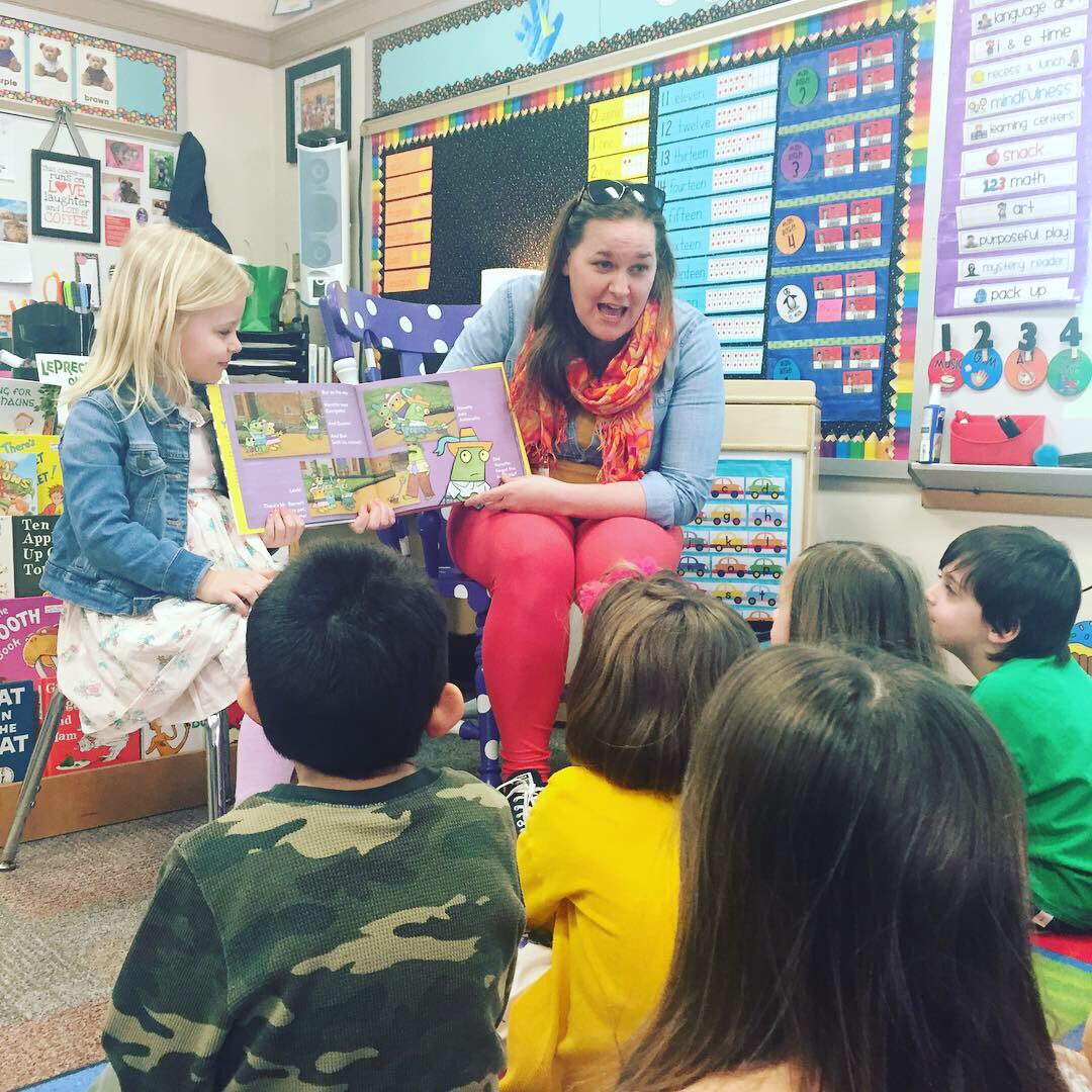 JVerilePSD's tweet photo. Another FANTASTIC mystery reader today! This story made me hungry for baguettes!  🥖 🦊  #readacrossamerica #fvfoxes https://t.co/TnemmNRZqK
