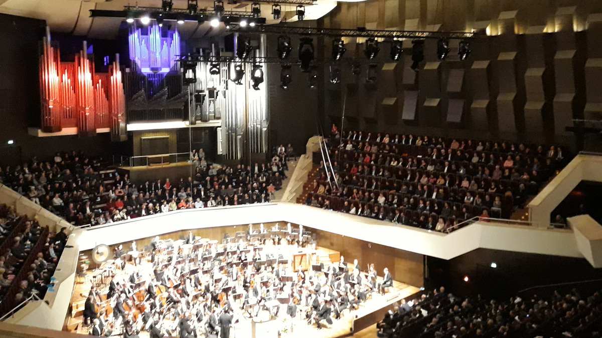 Fulminanter Auftakt der <a href="/buchmesse/">Leipziger Buchmesse</a> im Leipziger Gewandhaus. Preisträgerin dieses Jahr ist <a href="/mashagessen/">m. gessen</a>. #LeipzigerBuchmesse #ahojleipzig #lbm19