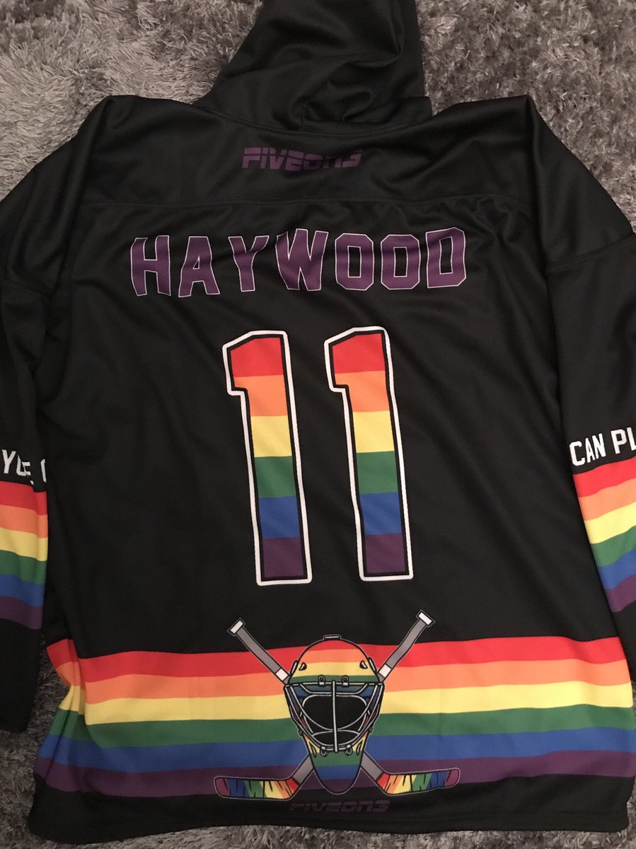 Dubaflub19's tweet photo. Fav jersey EVER!!! Thanks @fiveon3 with Mr Clan himself πππ@MattHaywood11 #Rainbow #ILoveAllThingsRainbow #Haywood #11 #FiveOn3 #HockeyIsForEveryone #POFW #Clan #PurpleArmy https://t.co/umD4Mbk1B7