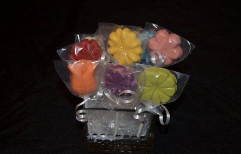 DippStixxSweet's tweet photo. Happy Spring! #flowers #chocolateflowers #flowerlollipops #gardenparty #flowerpower #desserttable https://t.co/07wQ9FXhTv