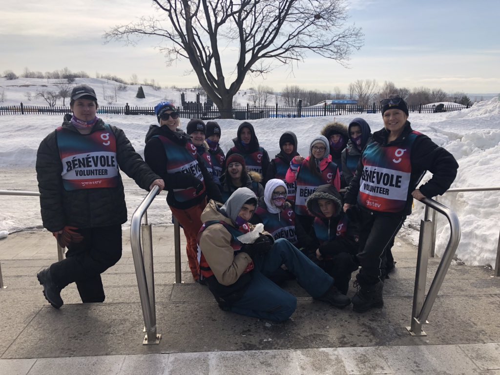 CFERquebec's tweet photo. Belle journée de bénévolat pour nos élèves. #gestev #cdmskidefondqc #cferpic #csdps https://t.co/xk703aPZAY