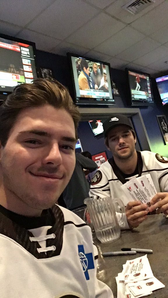 gpilon41's tweet photo. Come out and see the boys at Arooga’s to support #runningforrachel if you’re looking for a good time🤘🏼 https://t.co/XaMalDM909