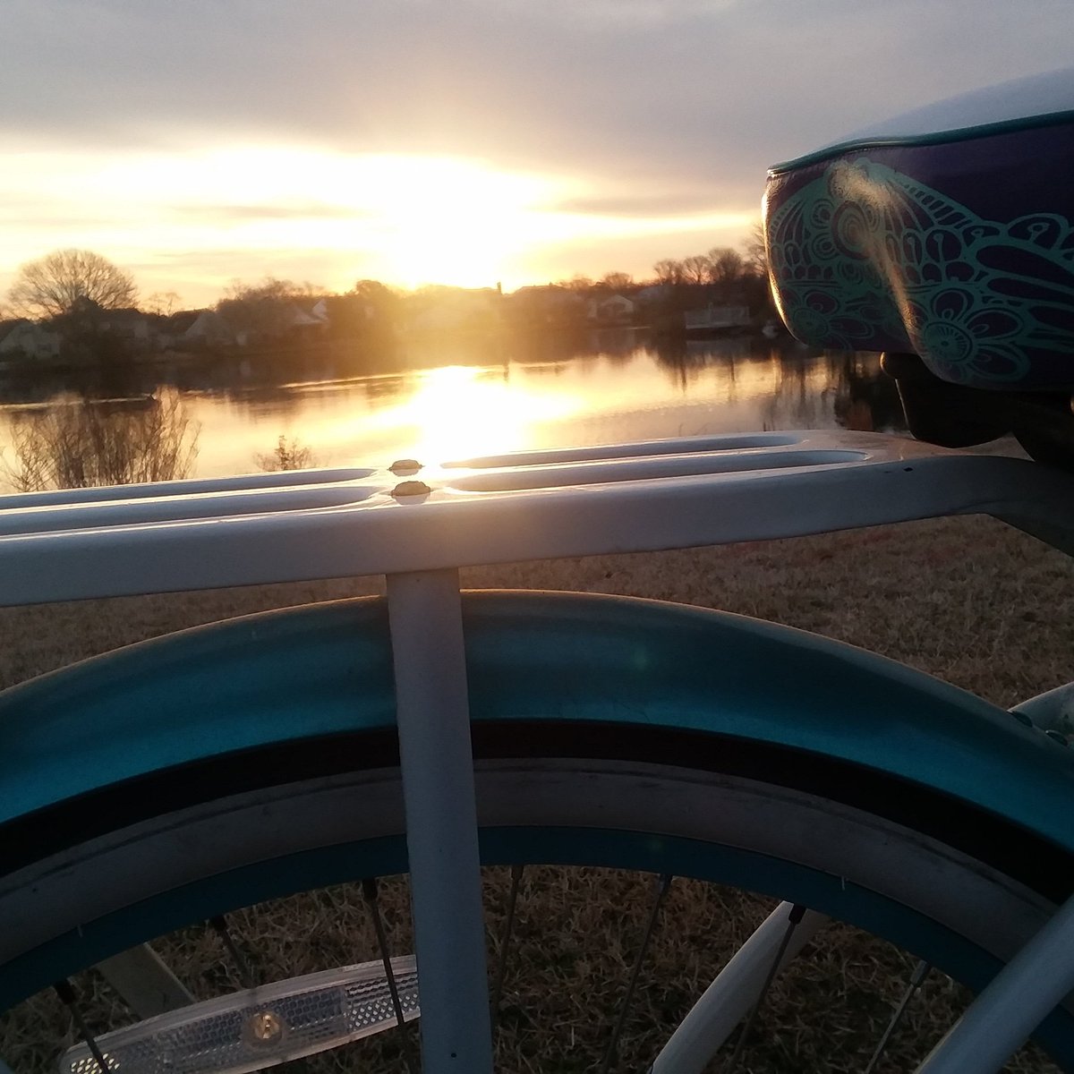 sant_ci's tweet photo. #commute #virginiabeach #lake #bike #sunrise #motivation #thenewseasonoflife #spring https://t.co/VgaVy0xOcX