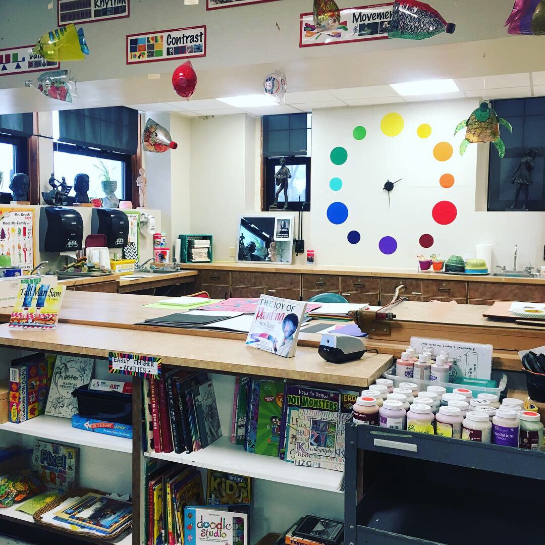 artosaurus_rex's tweet photo. made a new color wheel clock for my classroom with the #brotherscanncut (dx) follow me on instagram for more @ms._rigby @WeAreMPSD https://t.co/gspaQZlqfQ