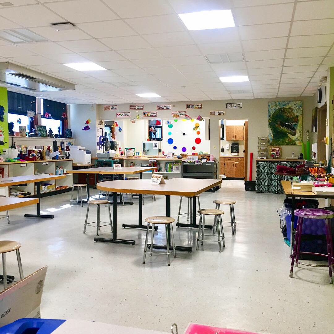 artosaurus_rex's tweet photo. made a new color wheel clock for my classroom with the #brotherscanncut (dx) follow me on instagram for more @ms._rigby @WeAreMPSD https://t.co/gspaQZlqfQ
