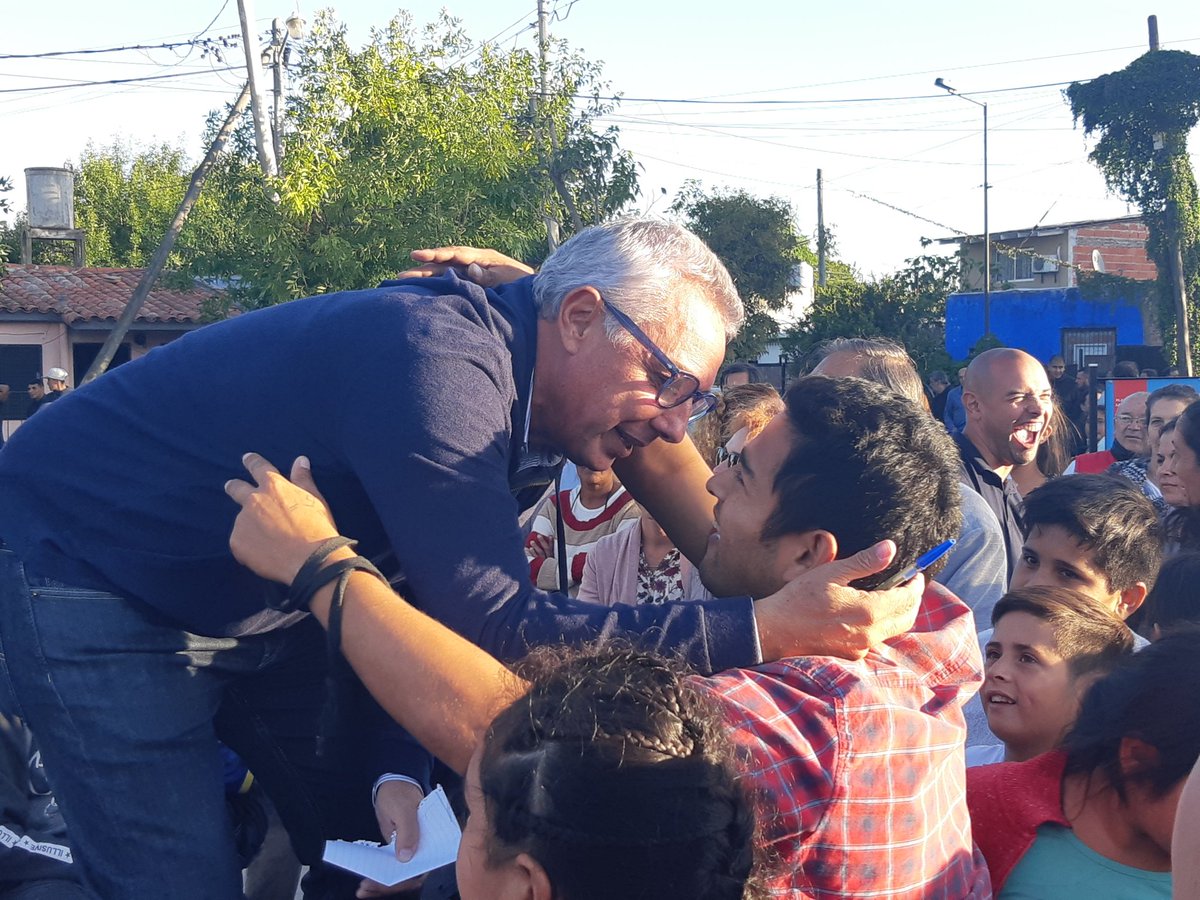 ZamoraJulio's tweet photo. ¡Inauguramos la plaza N°27! El nuevo espacio público ubicado en Las Casitas, Las Tunas, cuenta con canchas de fútbol-tenis, juegos inclusivos y sector aeróbico. ¡Gracias a todos los que se acercaron! #ElFuturoEstáEnTodos https://t.co/RLV3McsuKI