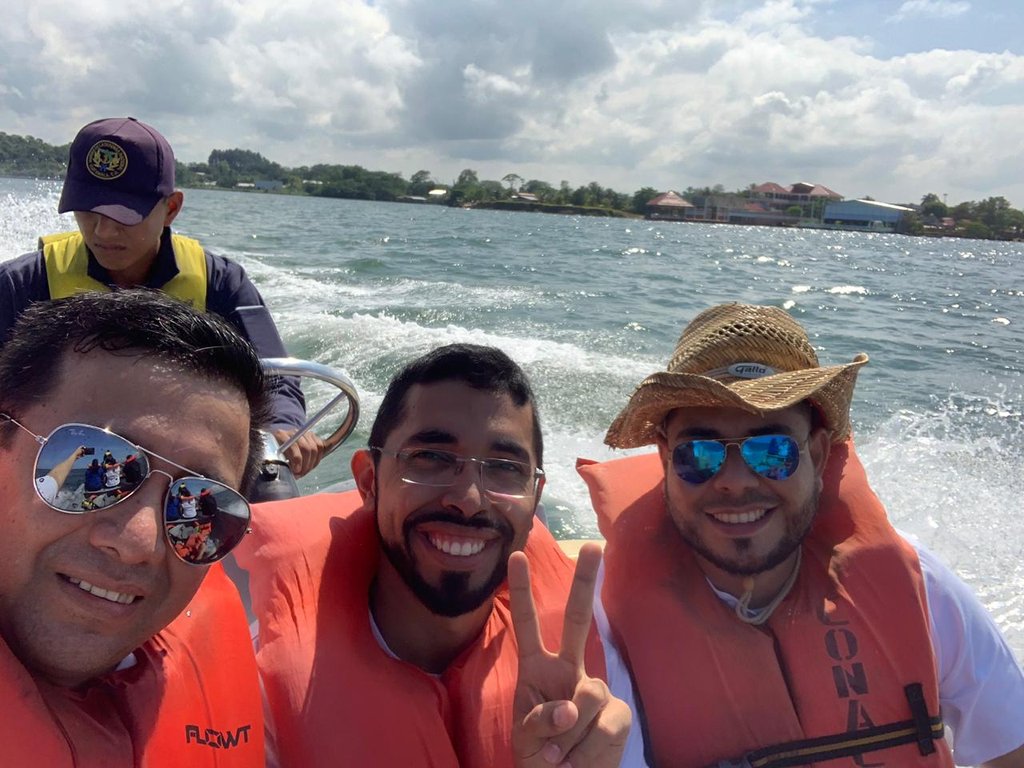 luis_krrillo's tweet photo. Chef Manuel Cuerno (al centro) Presidente de la Asociación de Chefs de el Salvador visitando La Buga Livingston #izabalgastronomica #perhapsyouneedalittleizabal #conoceizabal #visitaizabal #caribeGuatemalteco #destinosturisticos #izabal @InguatPrensa #livingston #labuga https://t.co/sh1XHvjYus