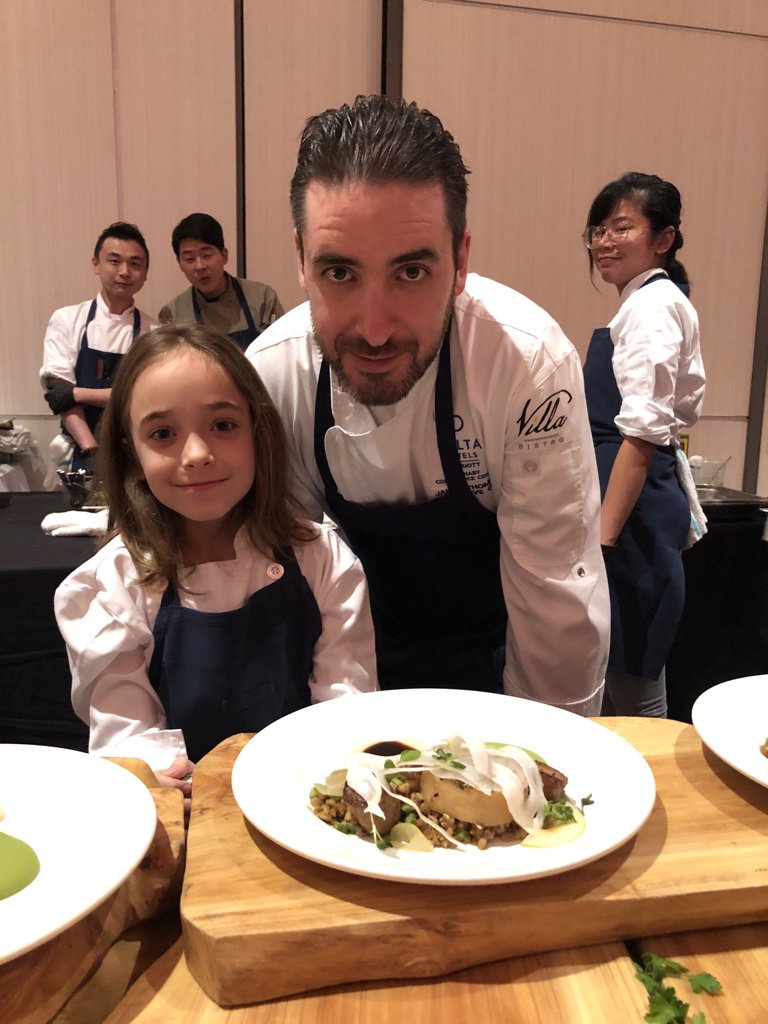 vanfoodster's tweet photo. Love this chefs team! @chefjamesthomson @deltaburnaby @atlasburnaby
#HealthyChefBC
@bcproducebc & @bcchefs https://t.co/nAkY1DnRa8
