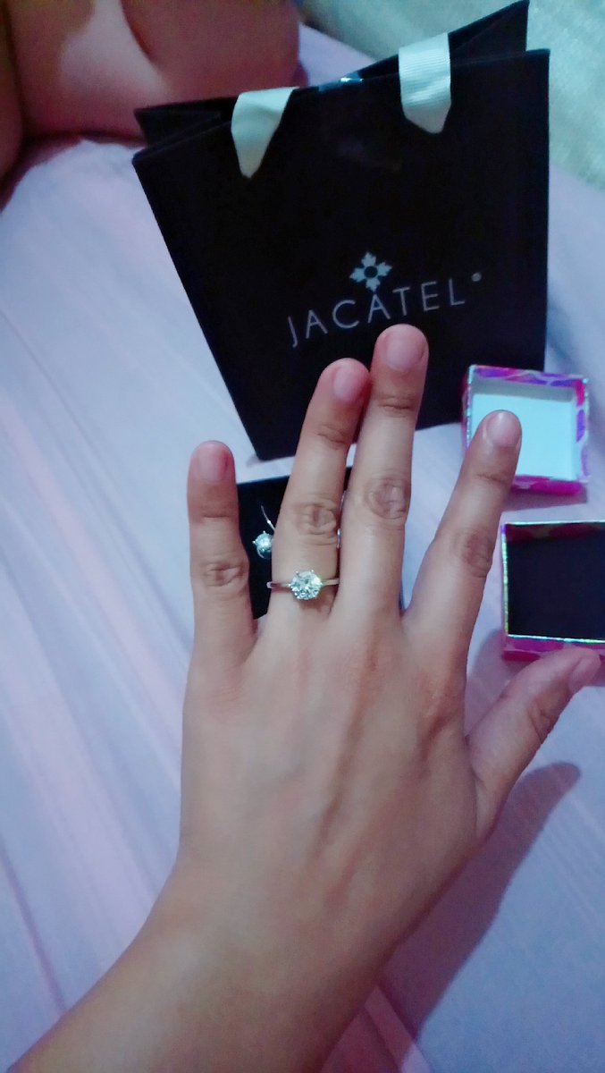 zaichupo's tweet photo. #isaidyes 💍 https://t.co/7cjB6VohjU