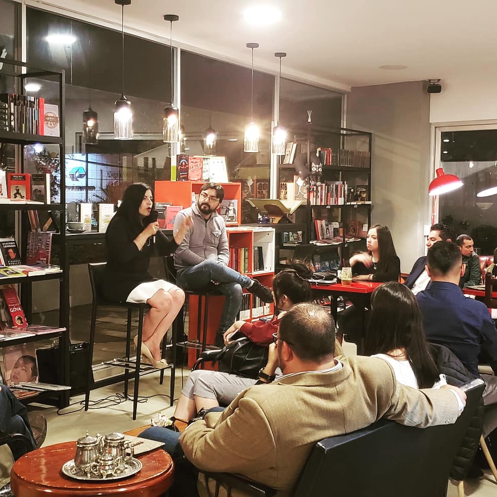 pattyhidal's tweet photo. Conversar de Democracia y Participacion en espacios alternativos de arte,cultura música y mucho más, sin duda enriquece a todos #Democracia #cafelibro #politica #tresgatoscafelibro Gracias por la invitación! https://t.co/Okt7hi4640