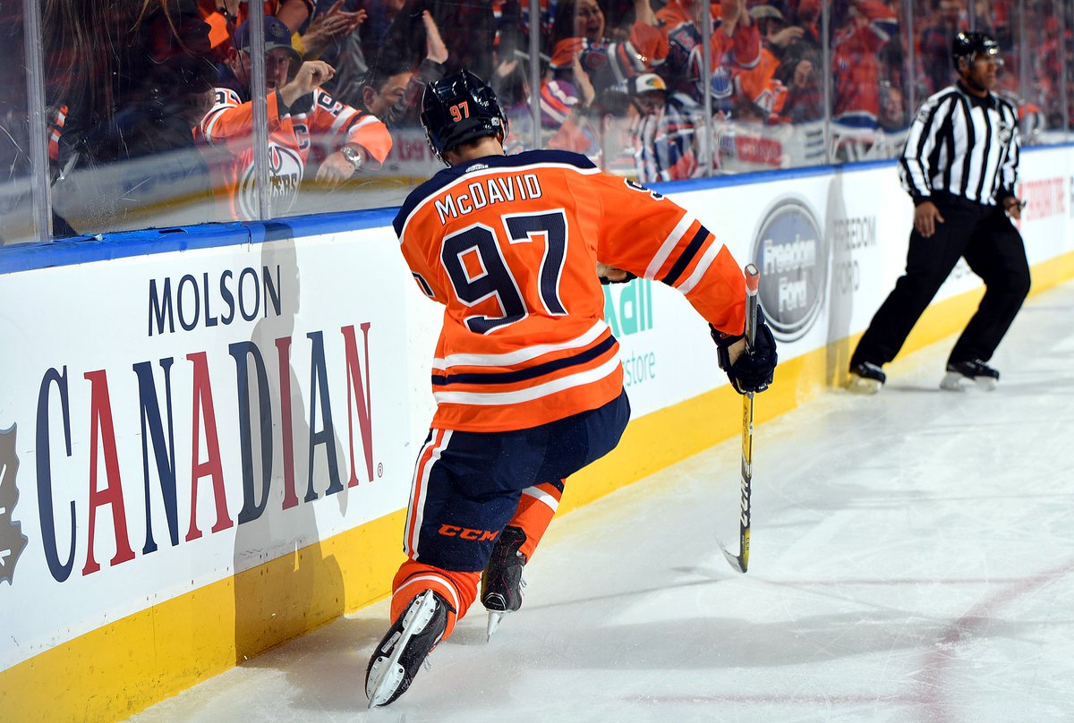 The #Oilers &amp; <a href="/Molson_Canadian/">Molson Canadian</a> are proud to celebrate 40 years of hockey partnership! RT &amp; reply with your favourite Captain Connor goal for your chance to win a Molson commemorative box, tickets for our April 4 game &amp; two 40th anniversary retro jerseys.