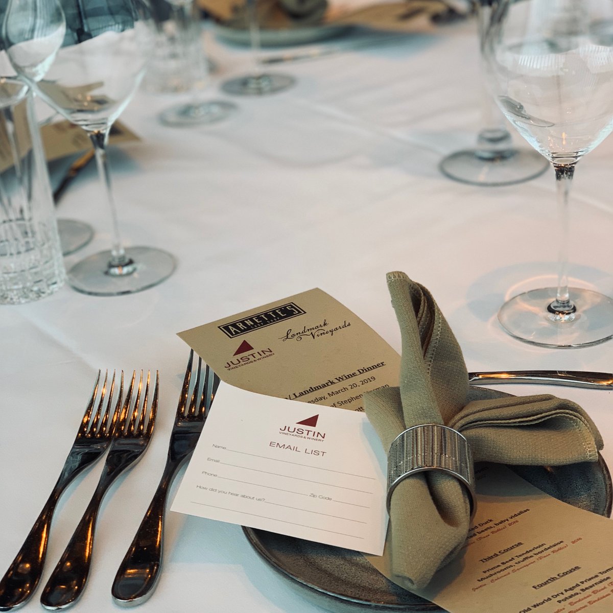 ARNETTESATL's tweet photo. Our 1st wine dinner is in full swing! Winemaker Scott Shirley of Justin Vineyards is in the house &amp; Chef Stephen’s Menu is out of this world! #craveable #HighMuseumWineAuction #DineArounsDinner https://t.co/WPda8gxkM3