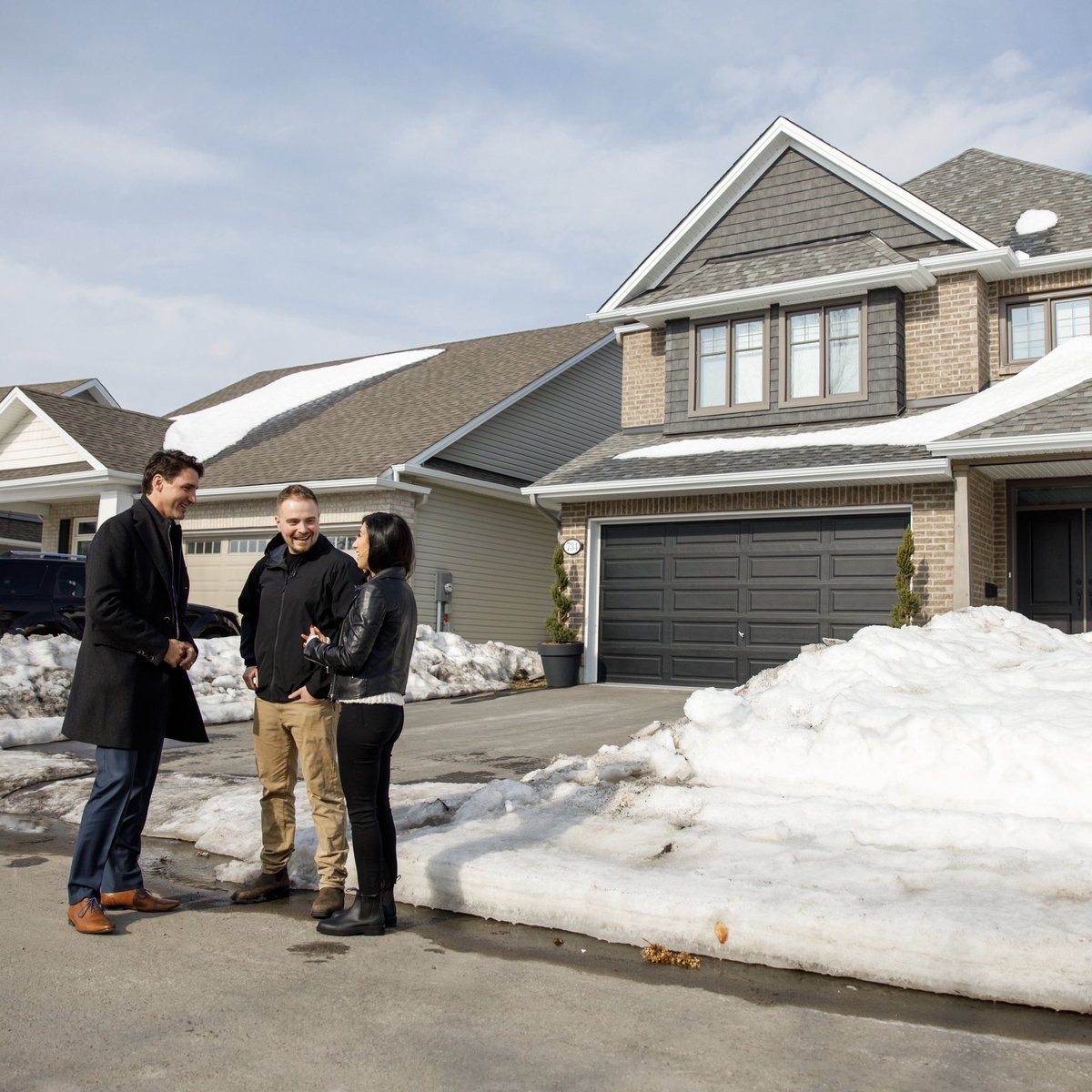 JustinTrudeau's tweet image. We know how hard it is to buy your first home. That’s why #YourBudget2019 makes it more affordable with the First-Time Home Buyer Incentive – so families here in Orléans, &amp;amp; all across Canada, can make their dreams of owning a home a reality. More: bit.ly/2OfPWSg