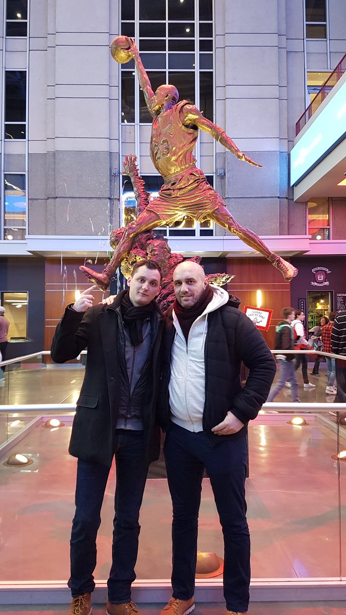 FabienGiraud's tweet photo. Avec @cedriccedric75.
A priori @ZachLaVine out et pas de wall aussi !! La poisse continue!
Mais MJ23 toujours la !!
#nbaextra @ShaiMamou @SoFrenchProd https://t.co/HcKfm62EyP