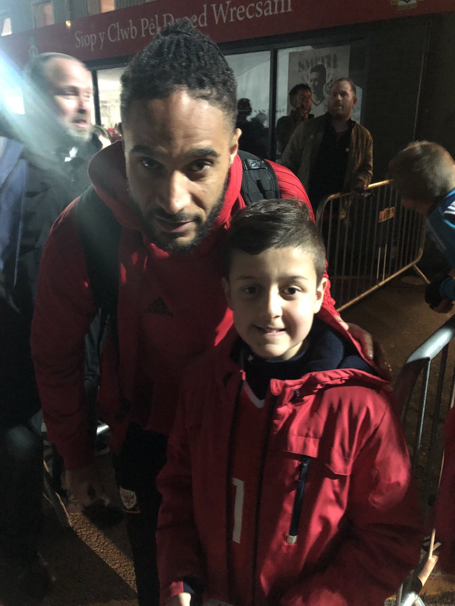 welshylou1's tweet photo. Jake so happy he got to meet Wales  players tonight! #WALTTO #cymru  #Wales #theredwall #wrexham https://t.co/QtFPWkDXiv