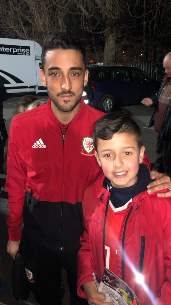 welshylou1's tweet photo. Jake so happy he got to meet Wales  players tonight! #WALTTO #cymru  #Wales #theredwall #wrexham https://t.co/QtFPWkDXiv