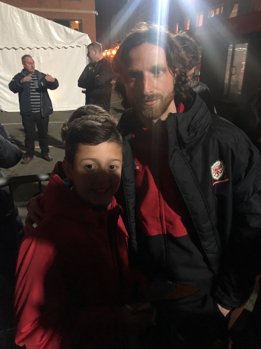 welshylou1's tweet photo. Jake so happy he got to meet Wales  players tonight! #WALTTO #cymru  #Wales #theredwall #wrexham https://t.co/QtFPWkDXiv