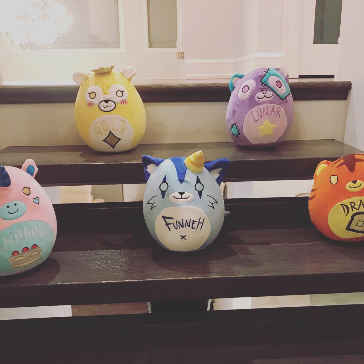 FabKrew's tweet photo. @RainbowsYT @GoldenGlare_ @ItsFunneh @Lunar3clispe @DraconiteDragon @KrewMerch.Its the whole Krew together all happy on my staircase lol.Ever since you made that video today with pencils they have decided to start their own band.Its called OneDaKrew lol jk #krewmerch #DaKrewBand https://t.co/yGVXeQmtoB