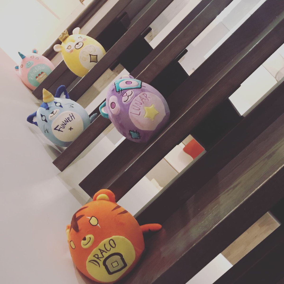 FabKrew's tweet photo. @RainbowsYT @GoldenGlare_ @ItsFunneh @Lunar3clispe @DraconiteDragon @KrewMerch.Its the whole Krew together all happy on my staircase lol.Ever since you made that video today with pencils they have decided to start their own band.Its called OneDaKrew lol jk #krewmerch #DaKrewBand https://t.co/yGVXeQmtoB