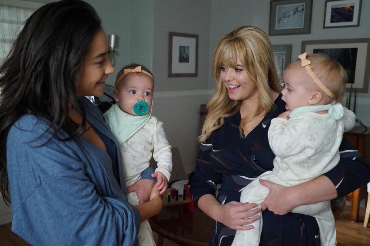 emmalemma00's tweet image. Y’all she really has this picture in her apartment so #Emison #PLLThePefectionists @SashaPieterse