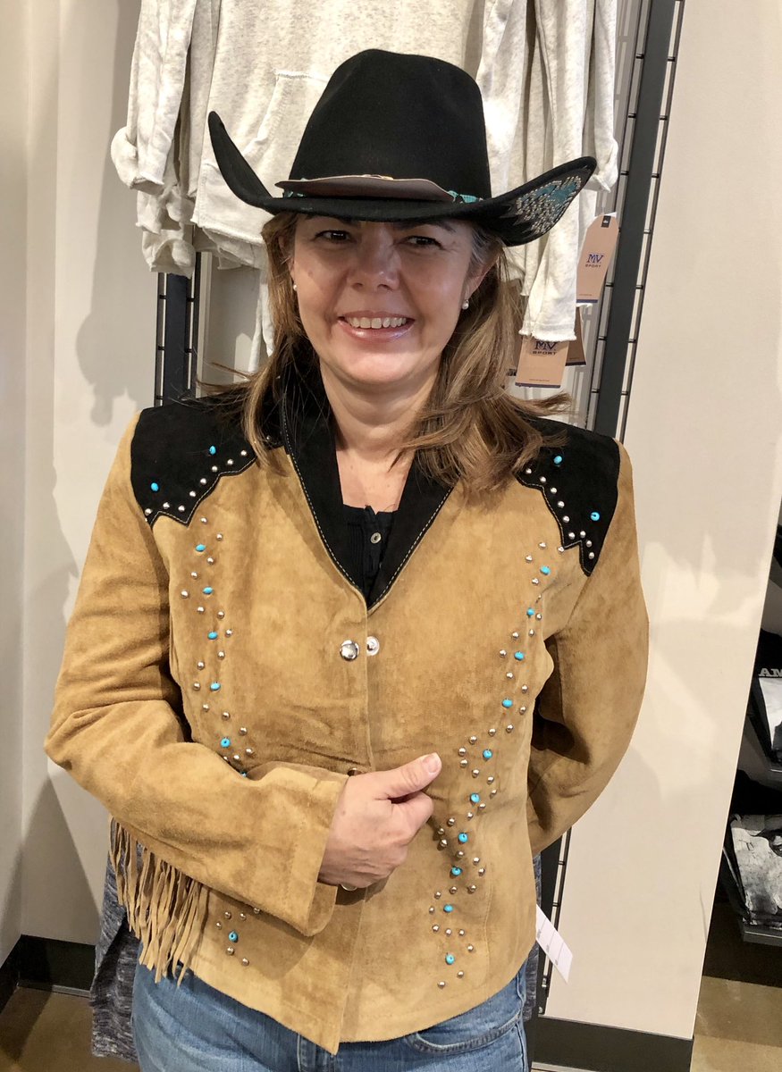 JumboJim75's tweet photo. So exited to be in the Grand Ole #Opry tonight, the cathedral of Country Music 🎼🎸 with a big shout out to our friends in #SriLanka https://t.co/SawpEf15t6