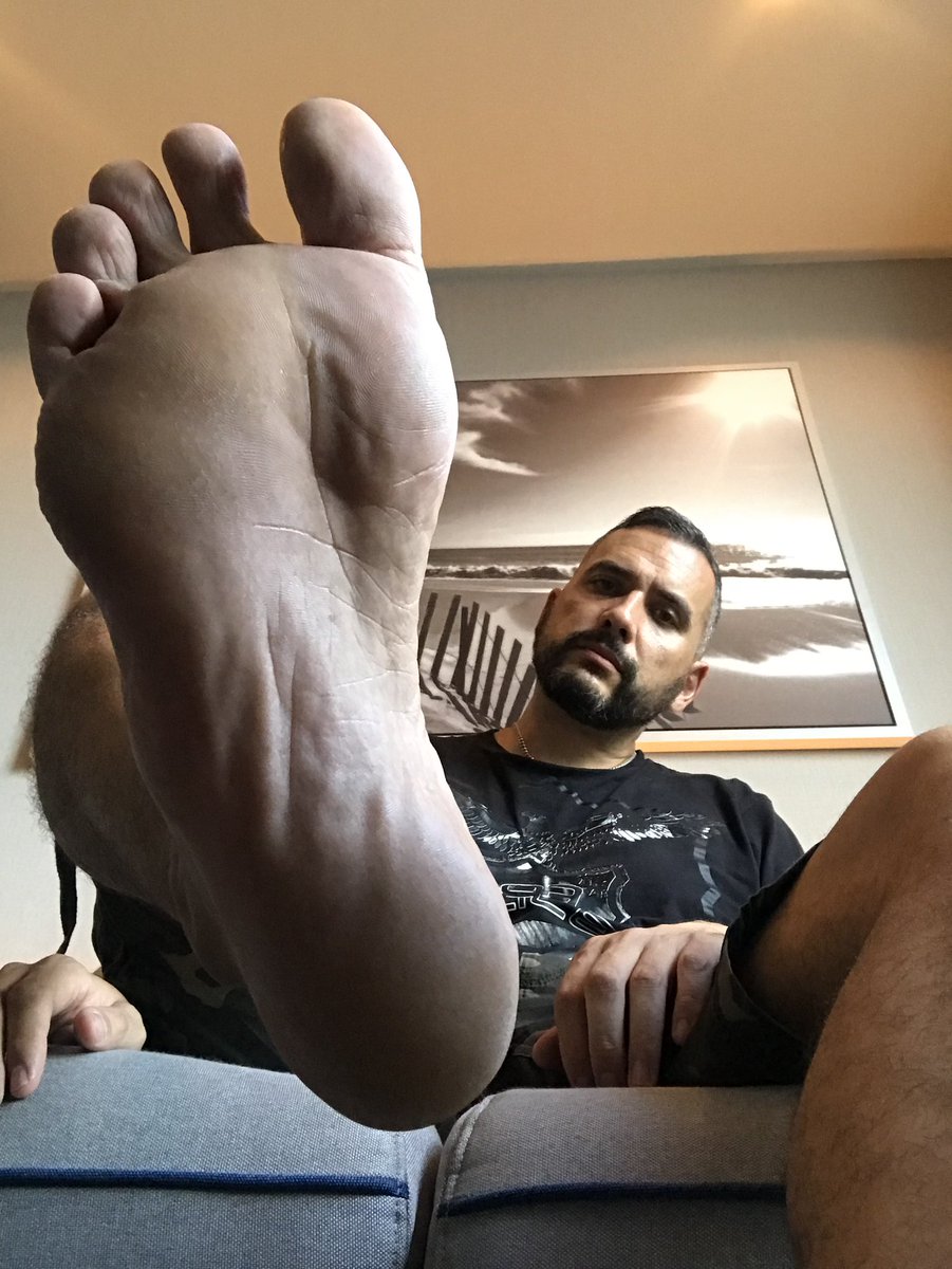 EnglishLeatherM's tweet photo. Worship. 

#footmaster #malefeet #footdom #footslave #feetmaster US #size13 #alphamale https://t.co/hPFL036UYe