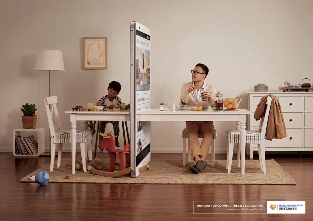 marciomoya1's tweet photo. Hola a todos, esta imagen es un reflejo del uso de las redes y las tecnologías. Estamos todos conectados y cada vez mas alejados. #PSyPO2019 @CCRTIC @ecavaignac https://t.co/8D85x31ANh