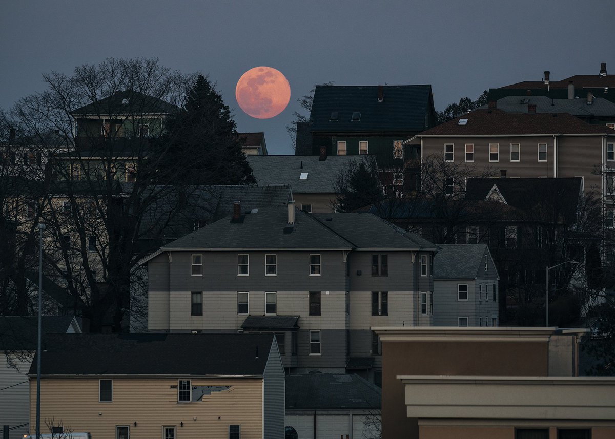 The Super Worm Moon rises over 'Wormtown' on the first day of Spring 😍