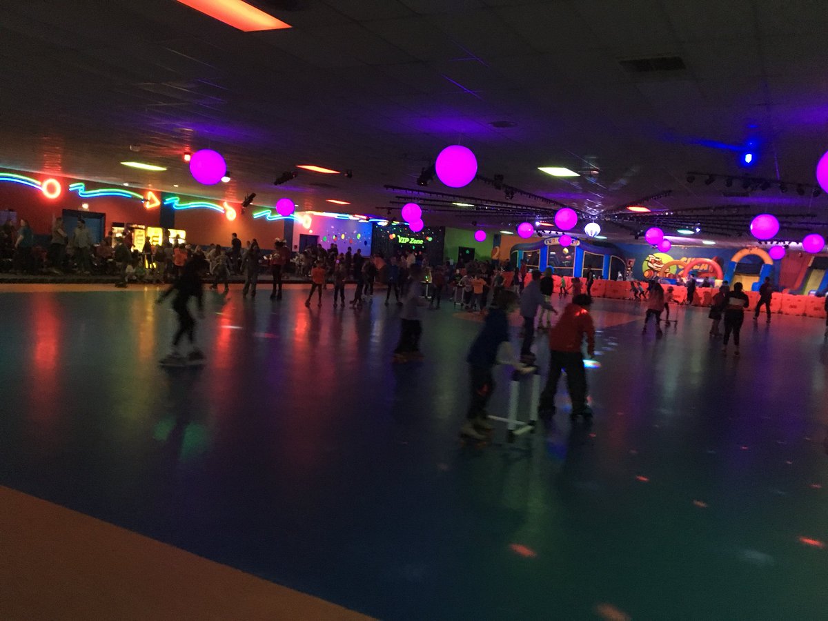 JessicaWippler's tweet photo. What a fun night for our Dayton families! Thank you, Mr. Brown for teaching our students how to roller skate in PE. Thank you, PTO for sponsoring a skate night! https://t.co/8k1sghNgDP